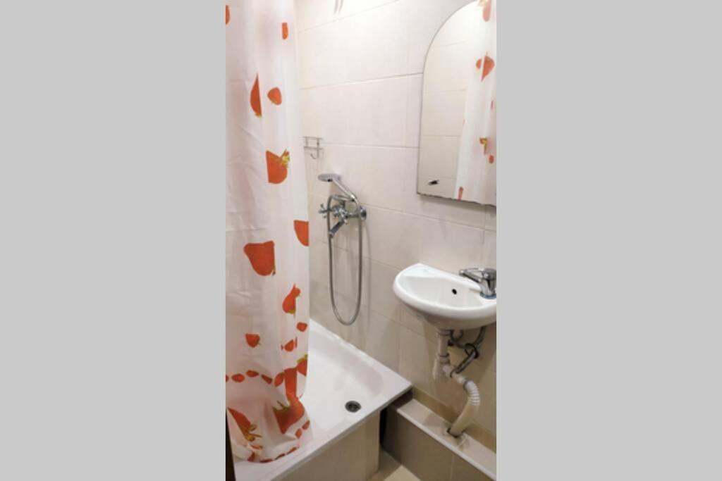 Small Apartment For 2 Kiev Buitenkant foto